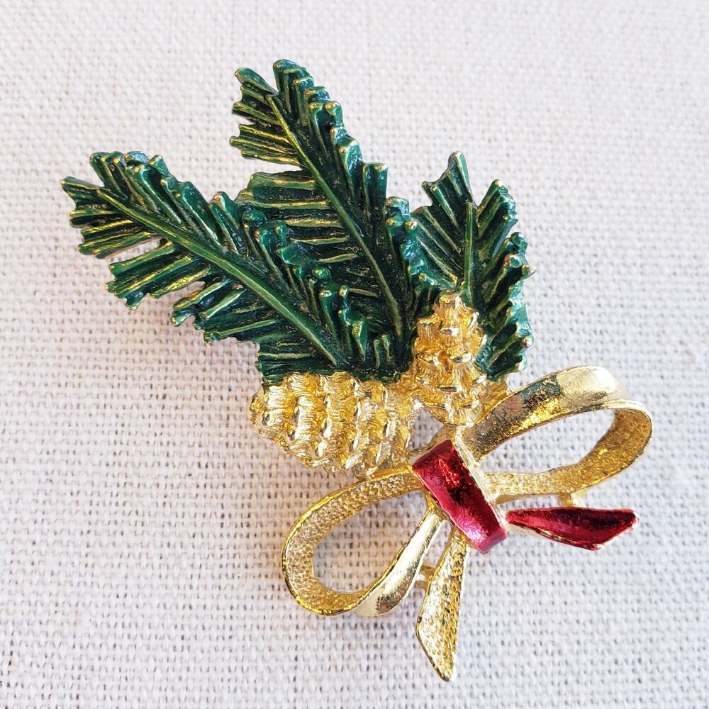 Vintage Gerry’s Christmas Holiday Gold Tone‎ Green Red Enamel Pine Cone Brooch